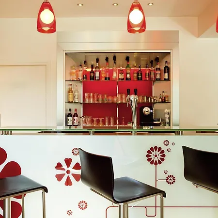 Ibis Senlis-2