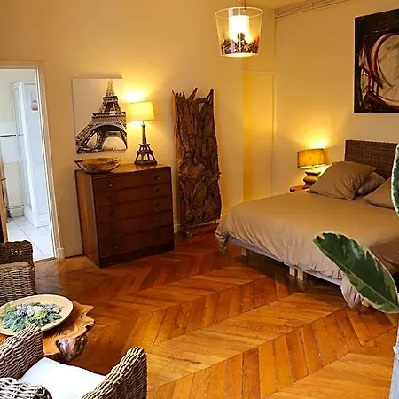 A Room In Paris-2