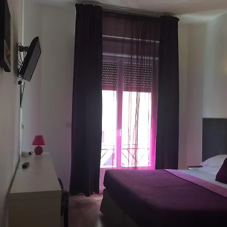 Brit Hotel Colbert-3