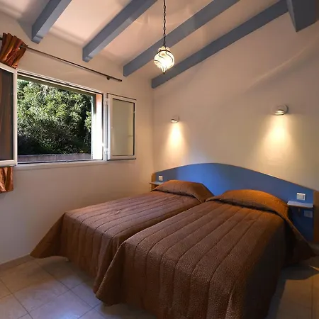 Residence Cantu Di Mare-2