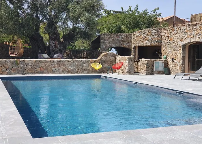 Hotel La Bergerie LʼÎle-Rousse