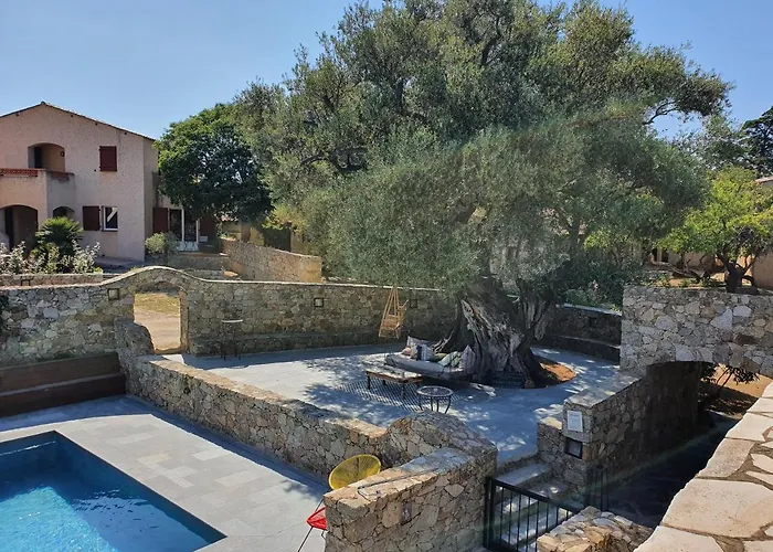 Hotel La Bergerie LʼÎle-Rousse