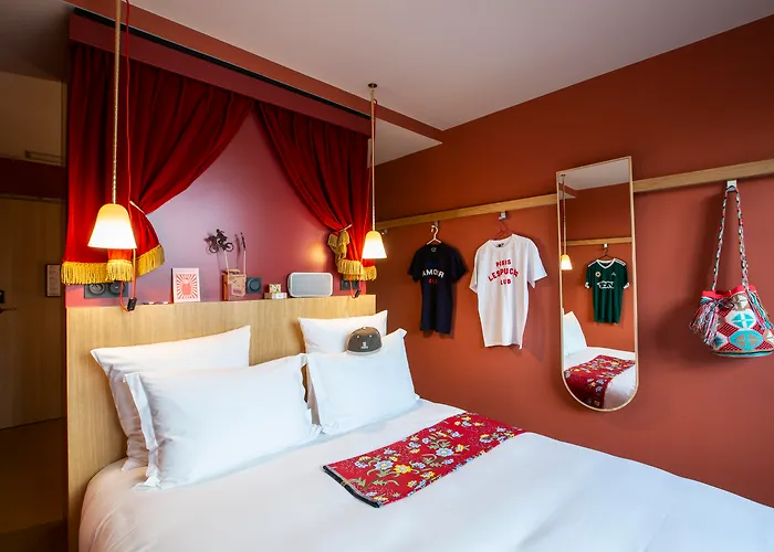MOB HOTEL Paris Les Puces