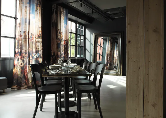MOB HOTEL Paris Les Puces Saint-Ouen 