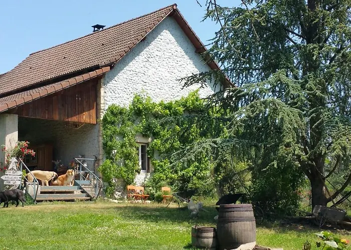 Bed and Breakfast BASSE-COUR DE MONTIN au 256 chemin de la rocaille à 38510 VEZERONCE CURTIN à Morestel