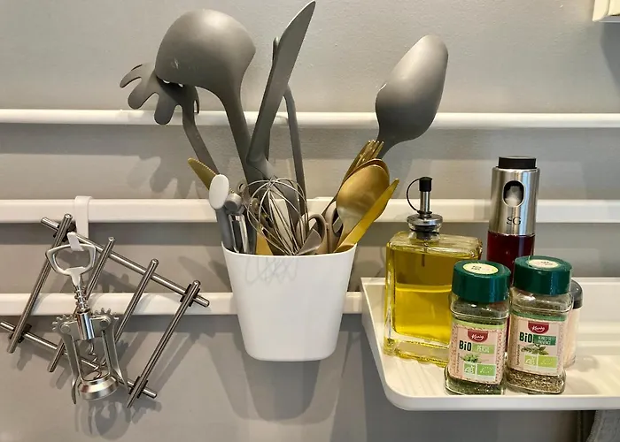 AUX 4 LOGIS Appart-hotel - Studio Le Flore - Petit déjeuner inclus 1ère nuit