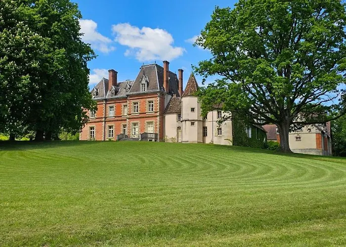 Chateau De Montpatey Couches