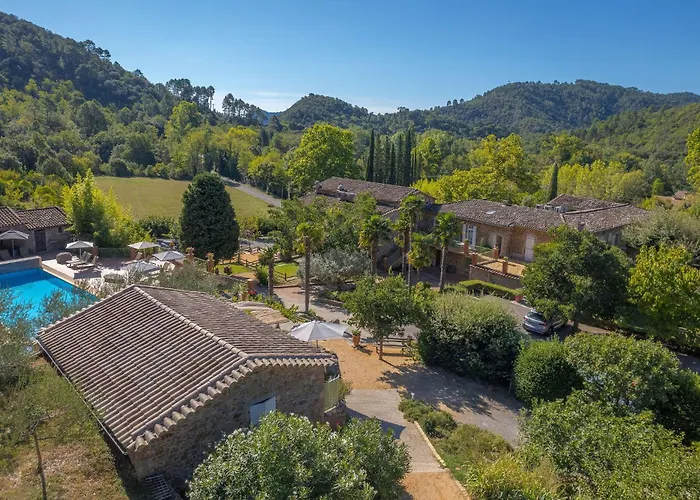 Logis Hotel Restaurant Le Pradinas