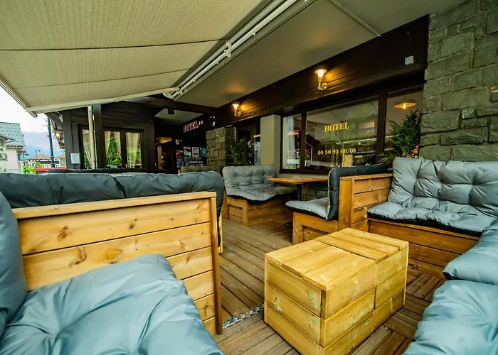 Hotel La Chaumière à 160 m du télécabine et de la gare SNCF Garage moto gratuit