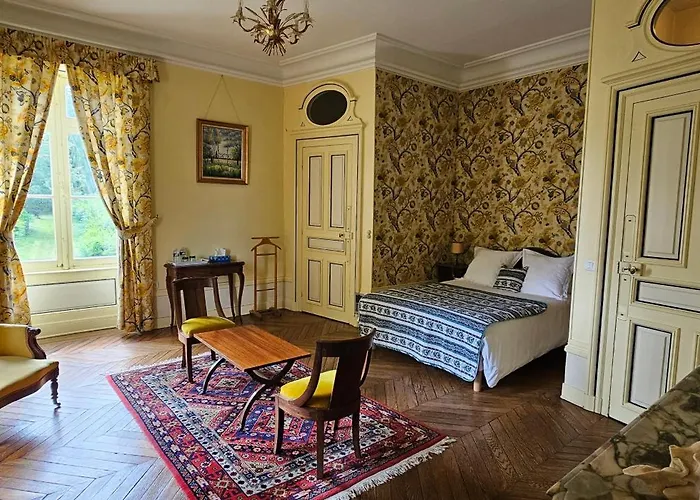 Chateau De Montpatey Couches
