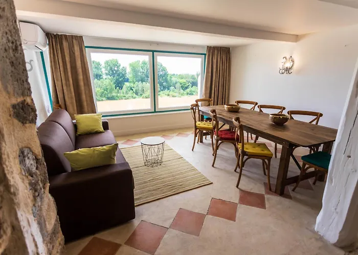 CÔTE GARONNE le BALCON DES DAMES -hôtel et restaurant- Tonneins Fauillet Marmande - panorama sur Garonne-climatisé- accueil vélo- soirée étape- chambre famille- étape et séjour touristique-