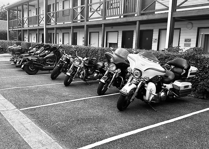 Ever Route 64 Brit Hotel Tarbes Ibos