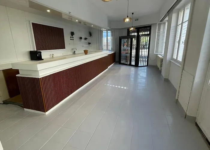 Hotel Clermont Airport