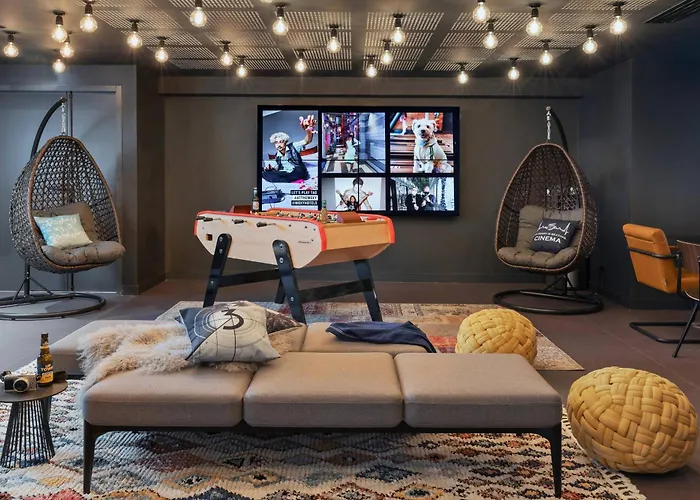 Moxy Lyon Airport Hotel Colombier-Saugnieu