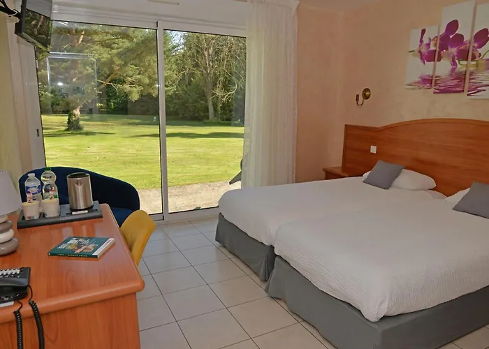 Logis Hostellerie Le Chatel Nangis
