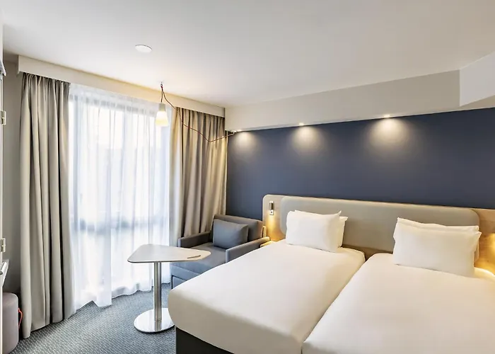 Holiday Inn Express Paris - Poissy By Ihg
