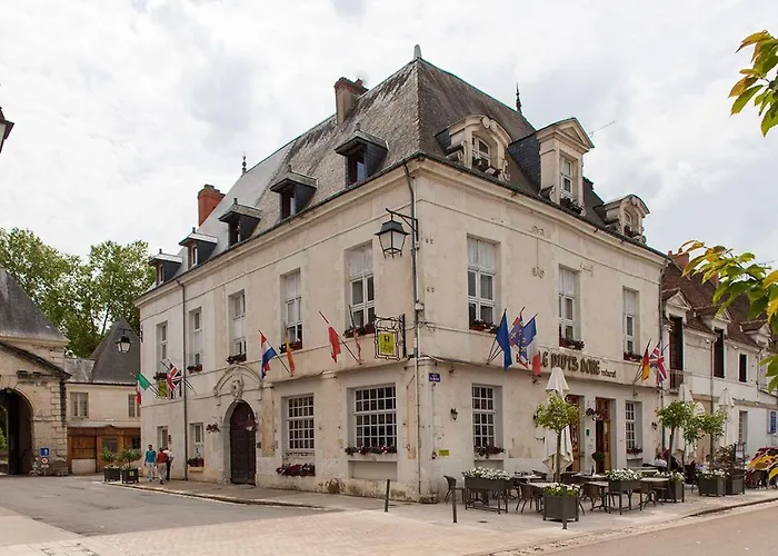 Logis Hôtel Restaurant Le Puits Doré