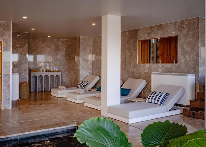 Les Vagues Hotel & Spa