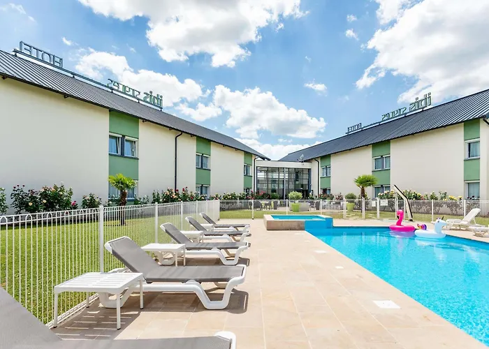 Hôtel Ibis Styles Bourges - Piscine extérieure chauffée - Restaurants à proximité