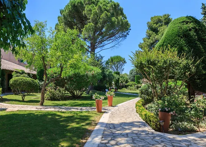 Auberge De Cassagne & Spa Le Pontet 