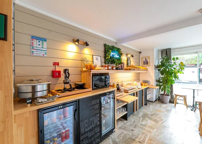 Ostal Hotel Pau Universite