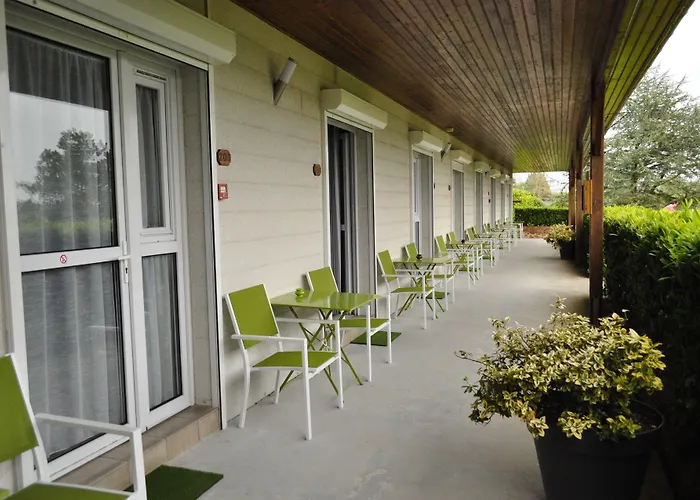 Logis Hotel La Rosiere----Situe Entre Bayeux Et Arromanches