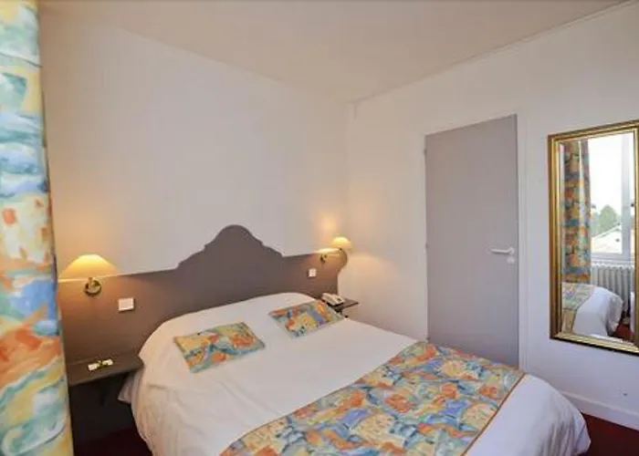 Hôtel Logis Le Bourbon