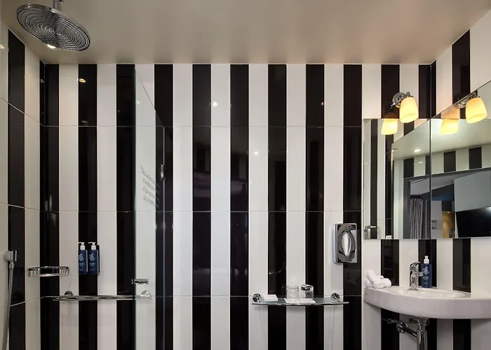 Les Plumes Hotel Parijs