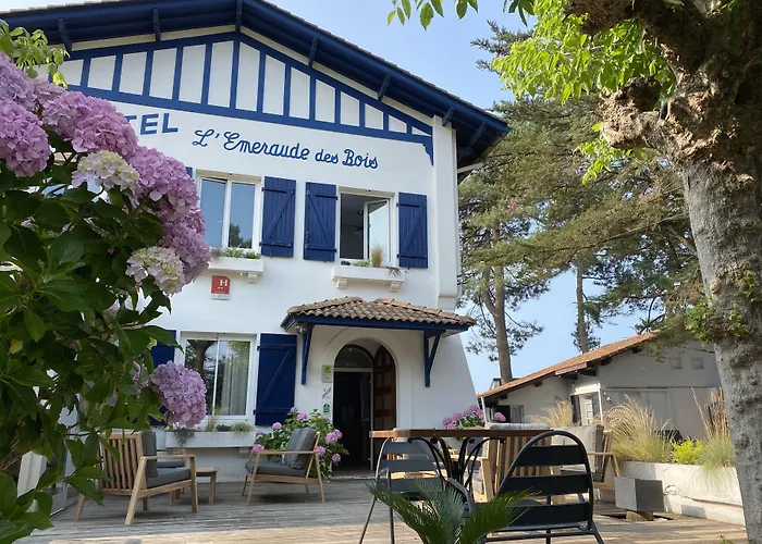 Logis Hôtel Emeraude des Bois
