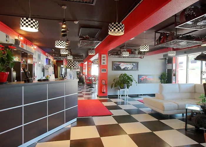 Enzo Hotels Cannes-Écluse by Kyriad Direct