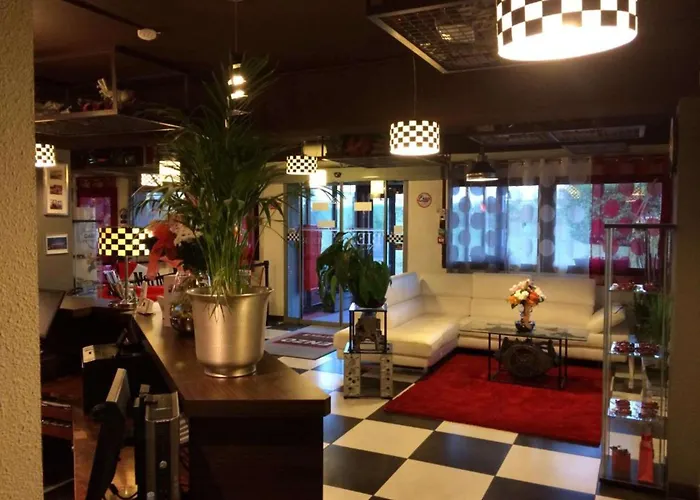 Enzo Hotels Cannes-Écluse by Kyriad Direct