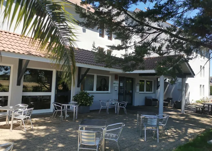 Brit Hotel Confort Pau Lons