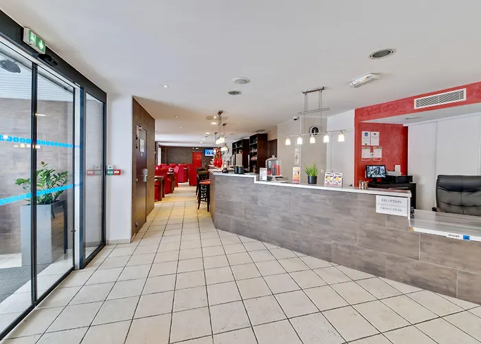 Hotel Paris Pacific: Metro-Adjacent Lodging Near Orly Airport Villejuif