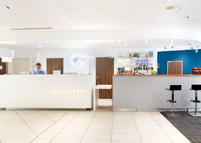 Holiday Inn Express Toulon - Est By Ihg