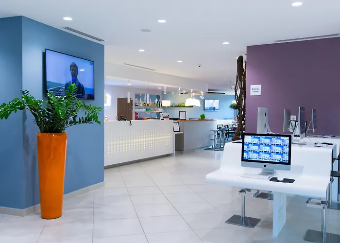Holiday Inn Express Toulon - Est By Ihg