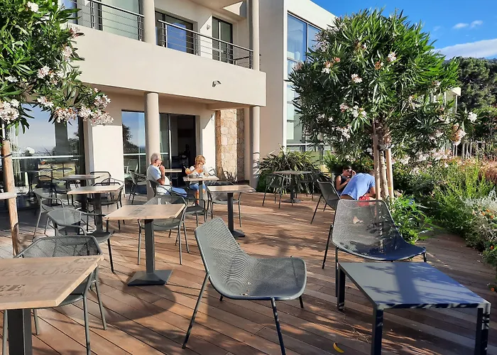 Davia Hotel LʼÎle-Rousse
