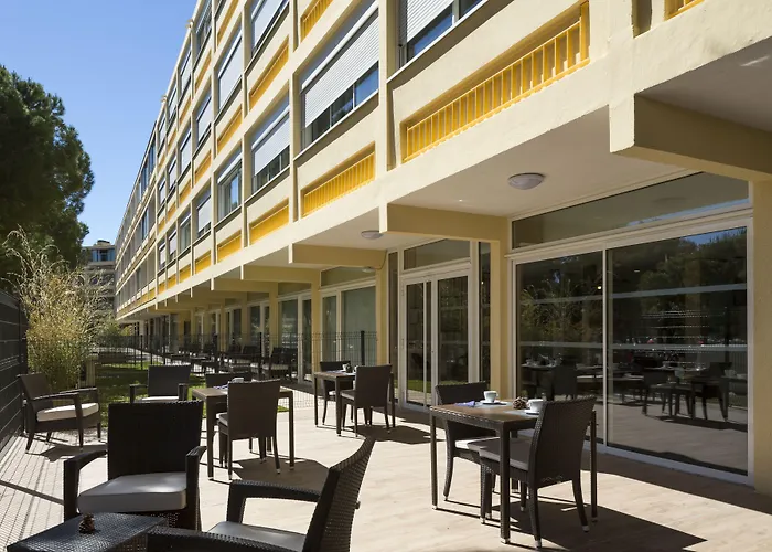 Opéralia Hôtel les Pins