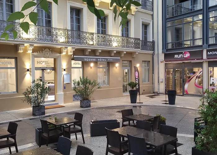 Square Hotel