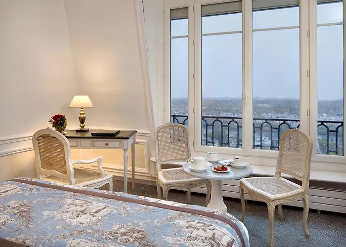 Pavillon Henri IV Hotel Restaurant Gastronomique Terrasse