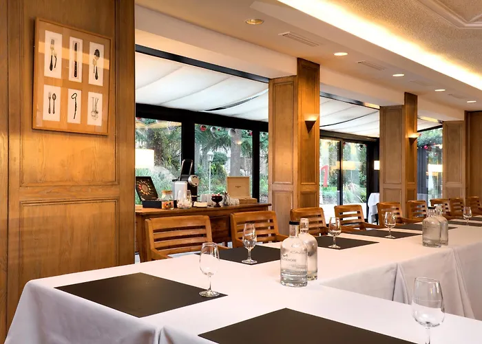 Cazaudehore, maison forestière de charme, restaurant gastronomique, terrasse ombragée et jardin