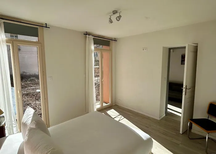 Logis Hotel Les Glycines