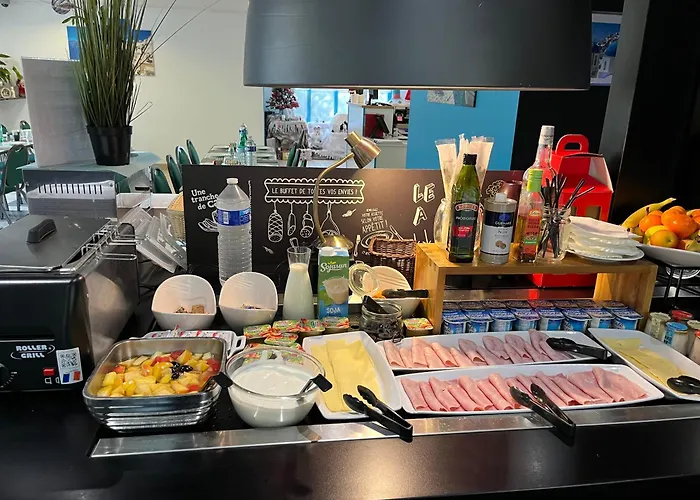 Kyriad Direct Marseille Est La Valentine La Penne-sur-Huveaune