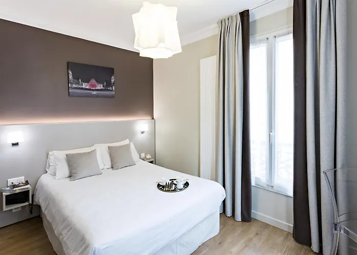 Modern Hotel París