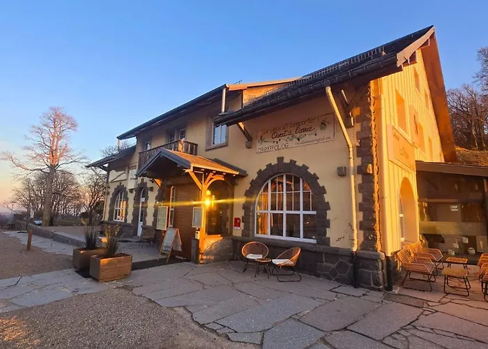 LA MAISON Crêperie-Bar-Hôtel