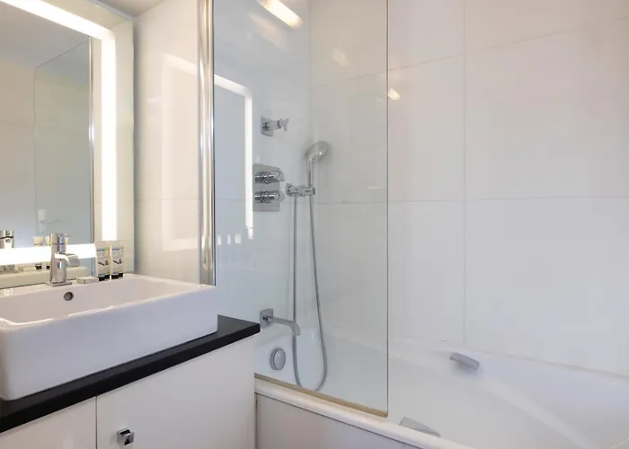 Best Western Plus Bretagne Montparnasse París