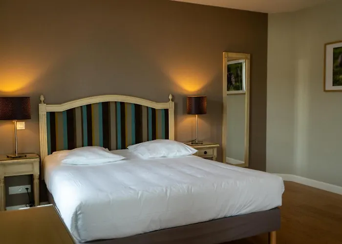 Logis Hôtel L'Orée des Charmes et son restaurant L'évYdenCe
