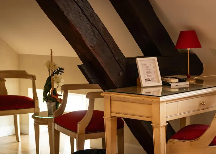 Logis Hôtel L'Orée des Charmes et son restaurant L'évYdenCe