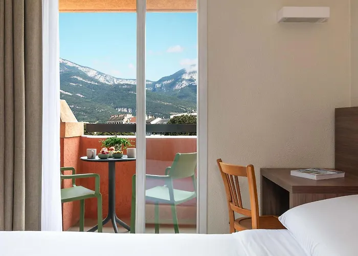 Kyriad Chambéry Centre - Hôtel et Résidence