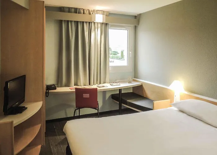 Ibis Auray Hotel