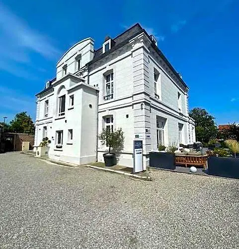 Hôtel Échappée en Baie - Chambres climatisées -Parking privé gratuit dont forfaits bornes électriques réservable
